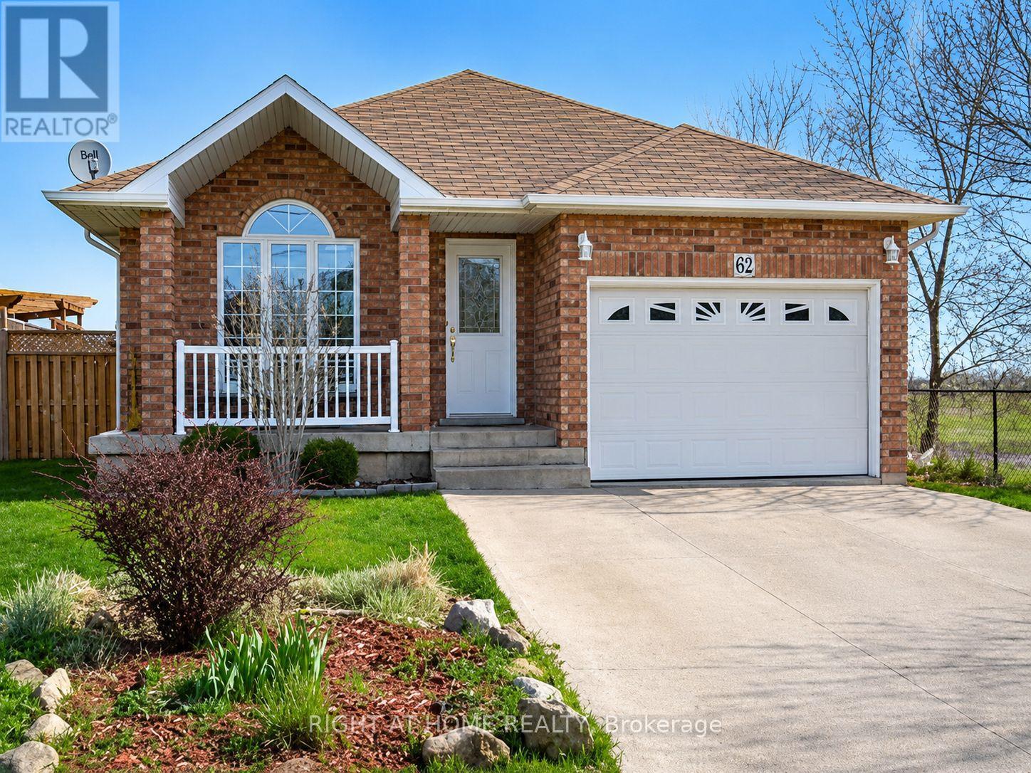 LOWER - 62 HIGHLAND ROAD W, Hamilton, Ontario