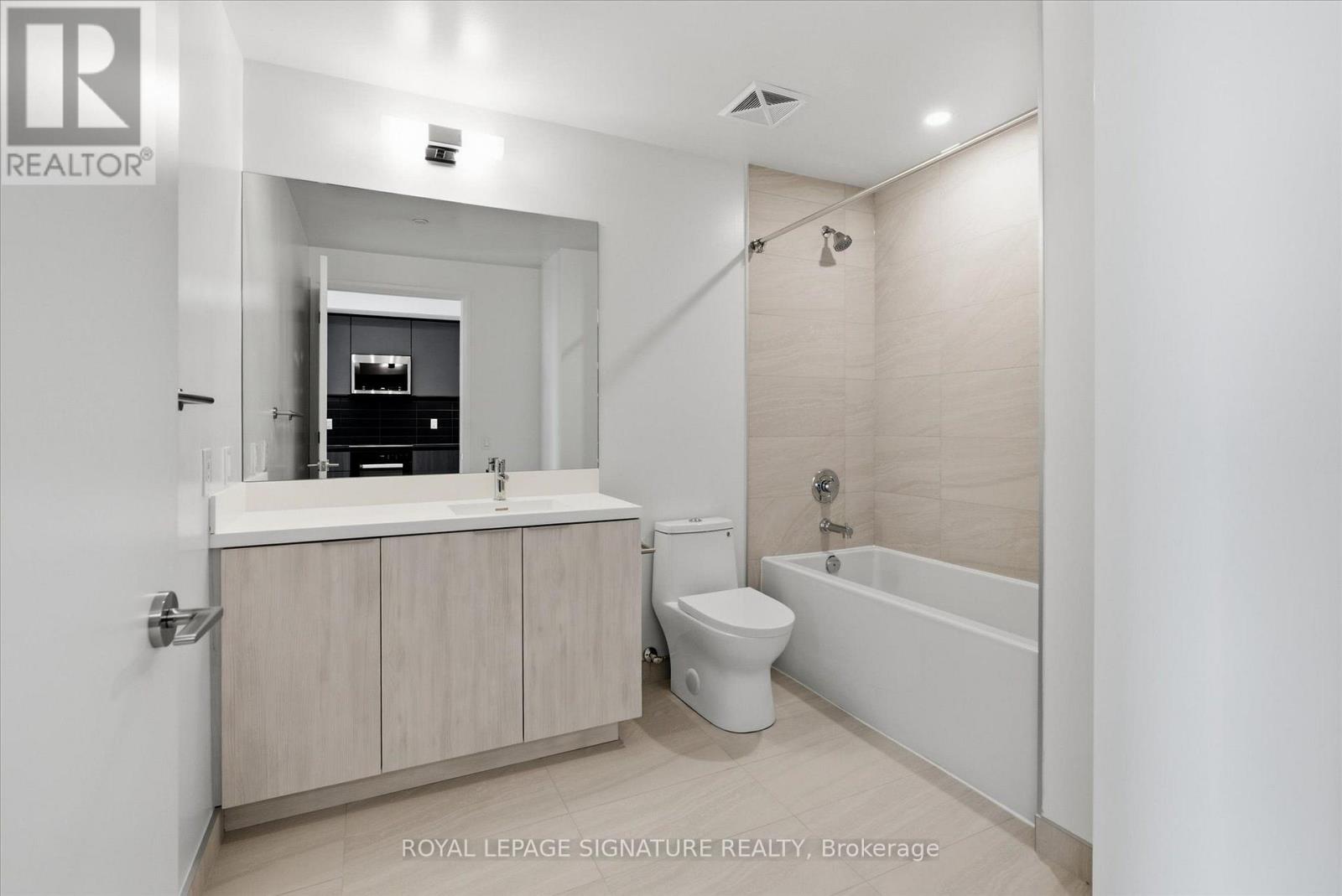 1519 - 400 King Street W, Toronto, Ontario  M5V 1K2 - Photo 17 - C13581204