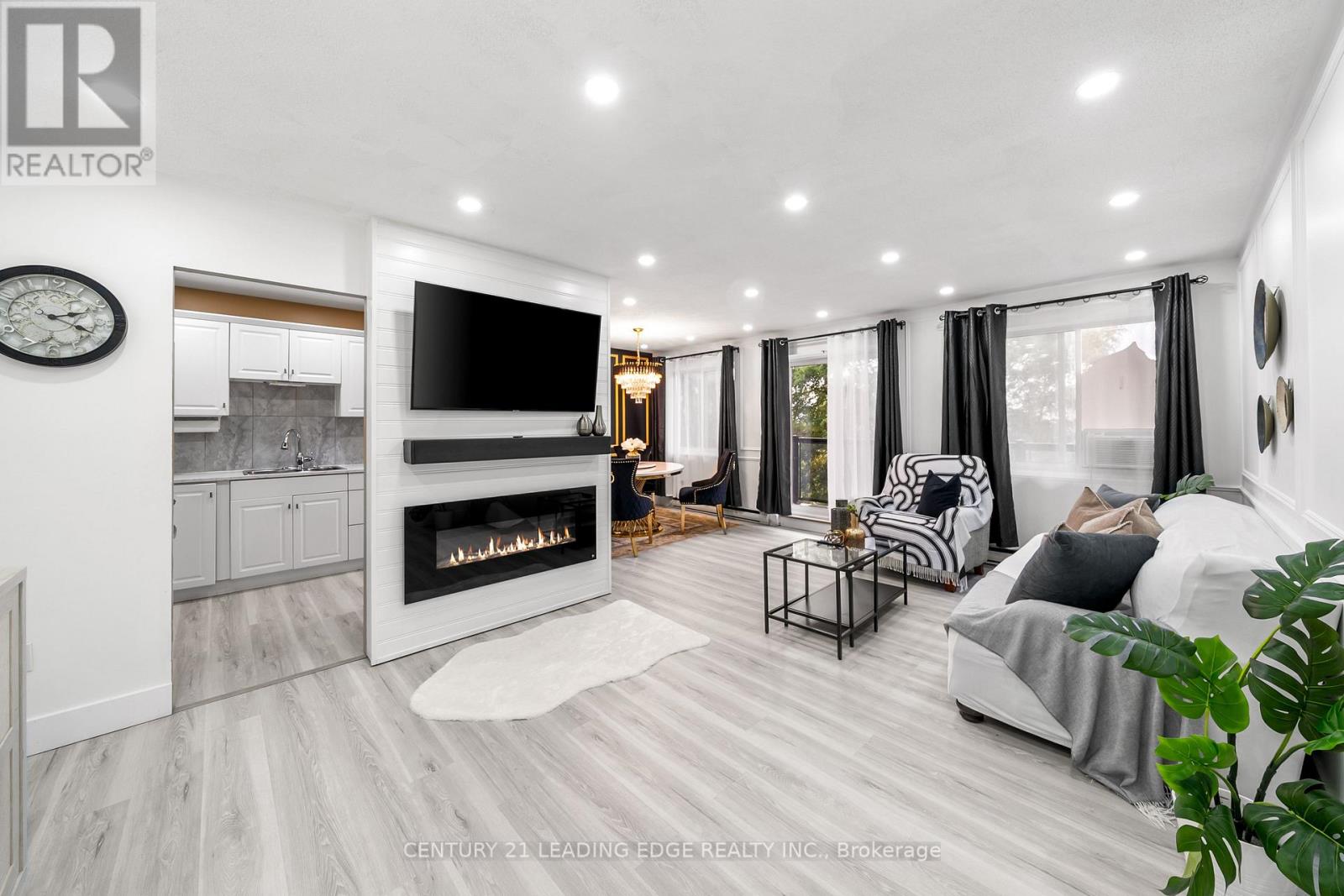 502 - 131 TAUNTON ROAD E, Oshawa (Centennial)