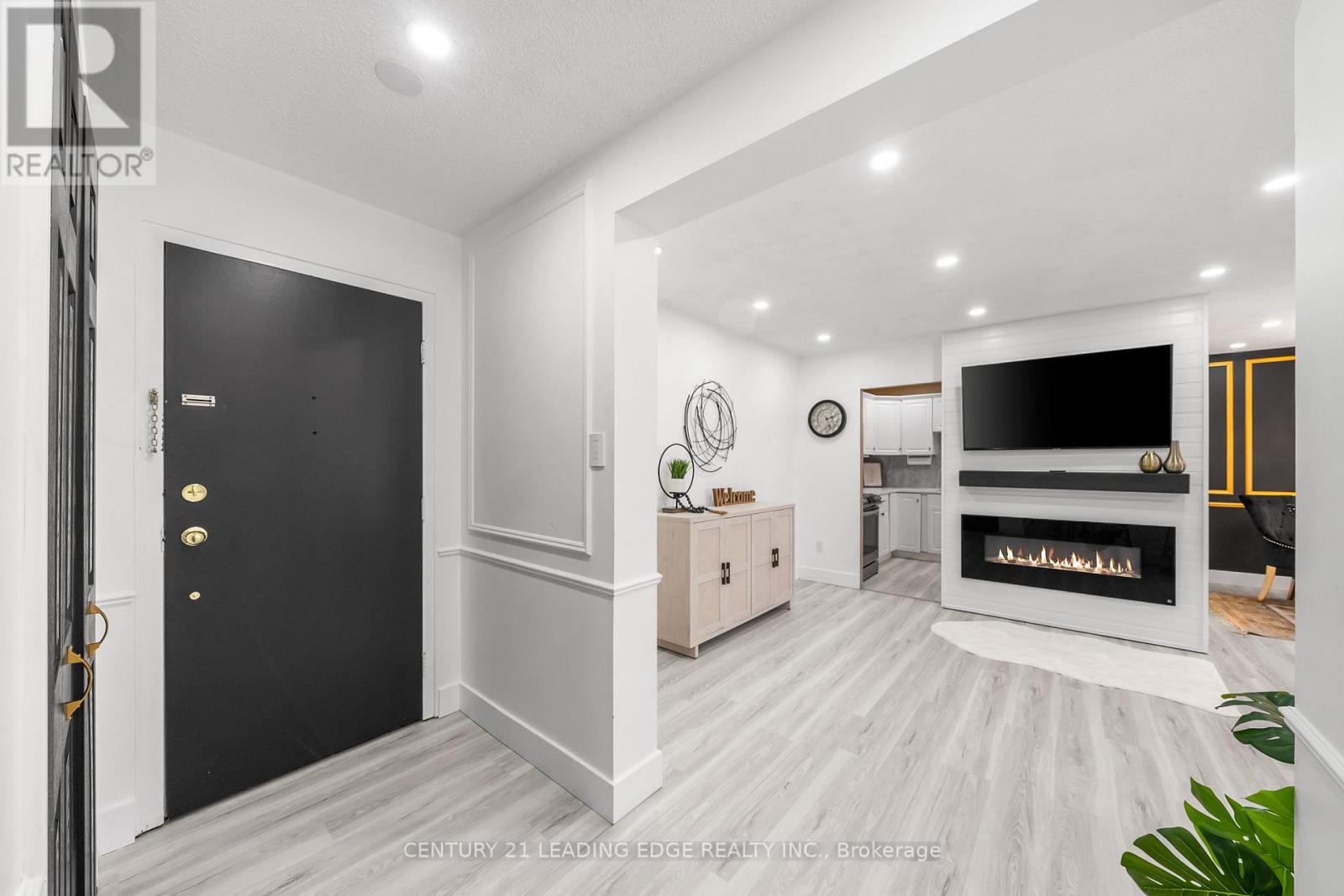 502 - 131 Taunton Road E, Oshawa, Ontario L1G 3T8 - Photo 3 - E13581184