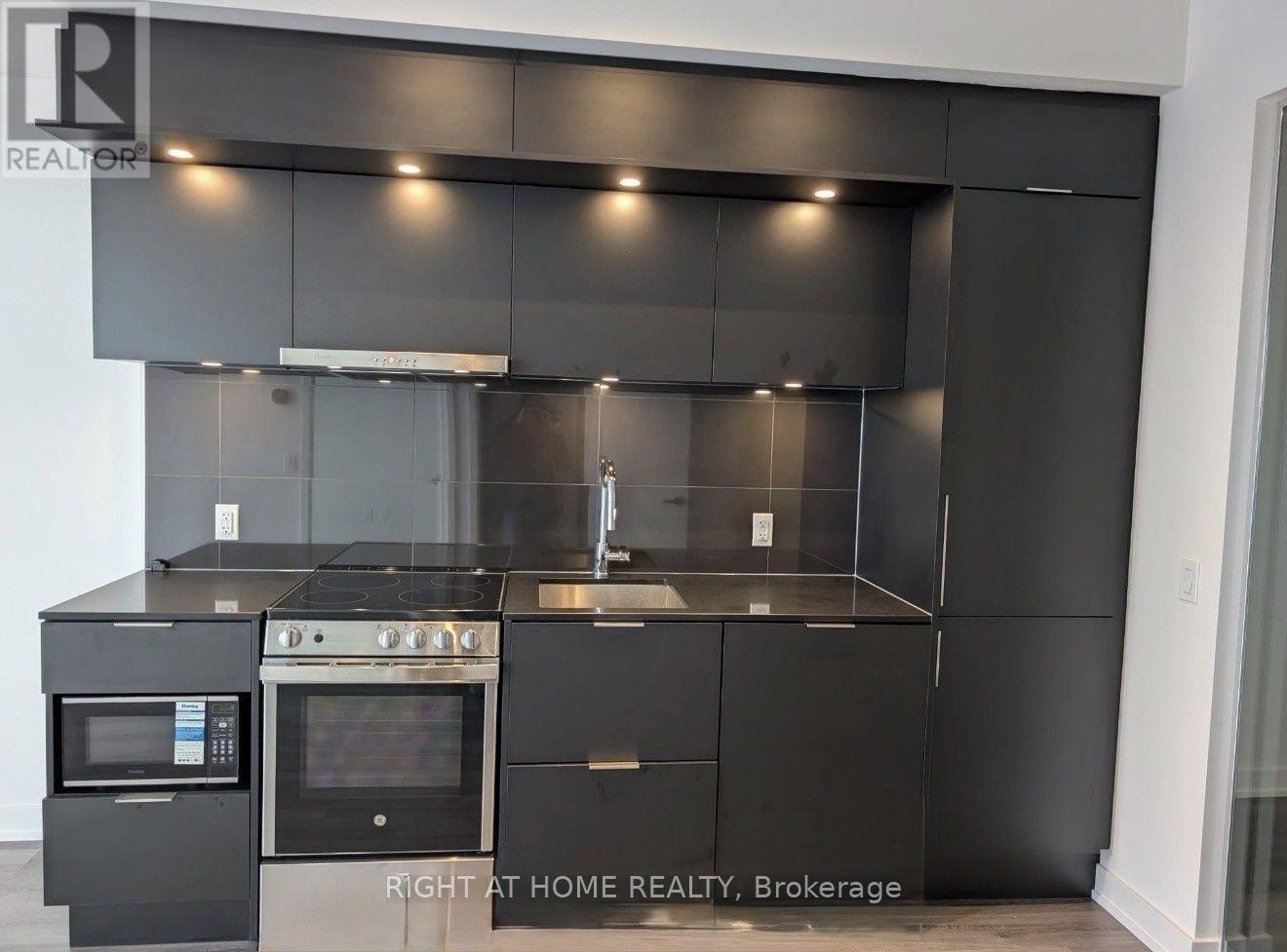 2312 - 448 Burnhamthorpe Road, Mississauga, Ontario L5B 0R4 - Photo 2 - W13581216