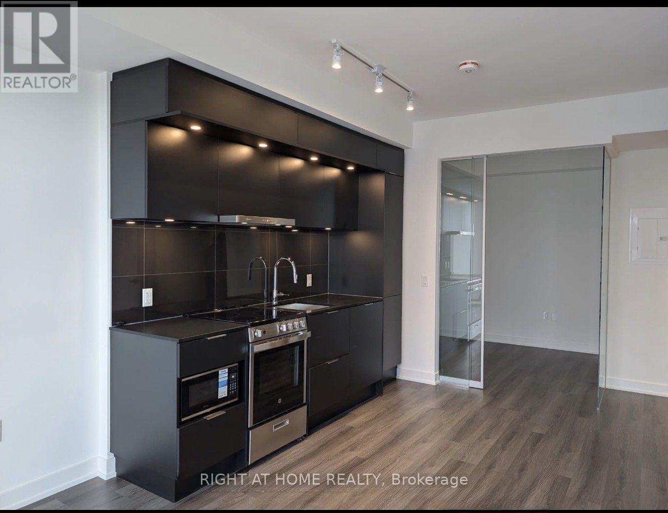 2312 - 448 Burnhamthorpe Road, Mississauga, Ontario L5B 0R4 - Photo 3 - W13581216