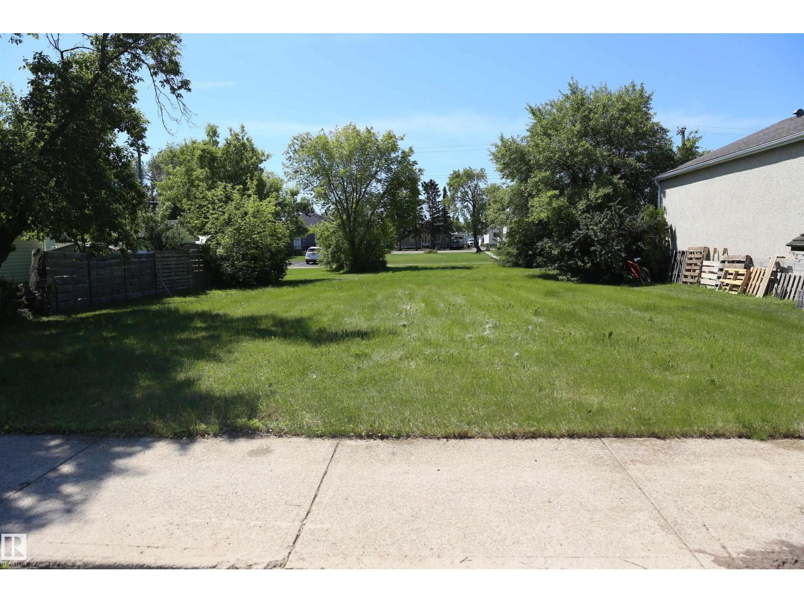 5211 53AV, Mundare, Alberta