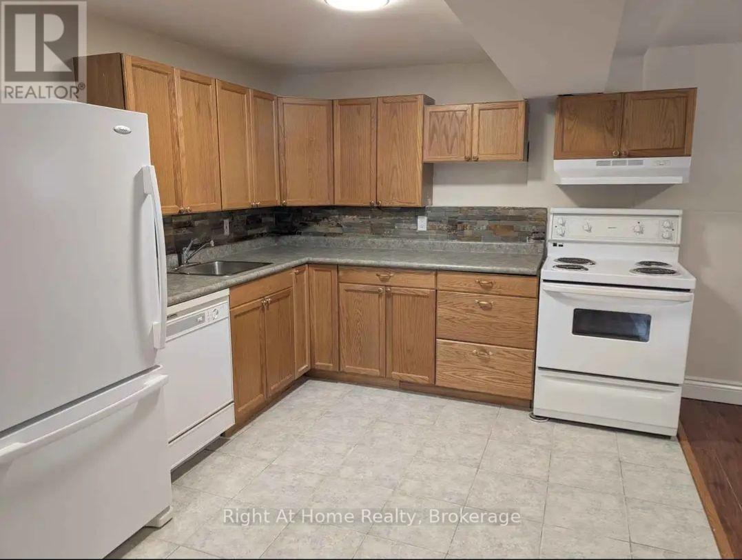 B - 40 Prospect Street, Clarington, Ontario  L1H 1C7 - Photo 2 - E13504110