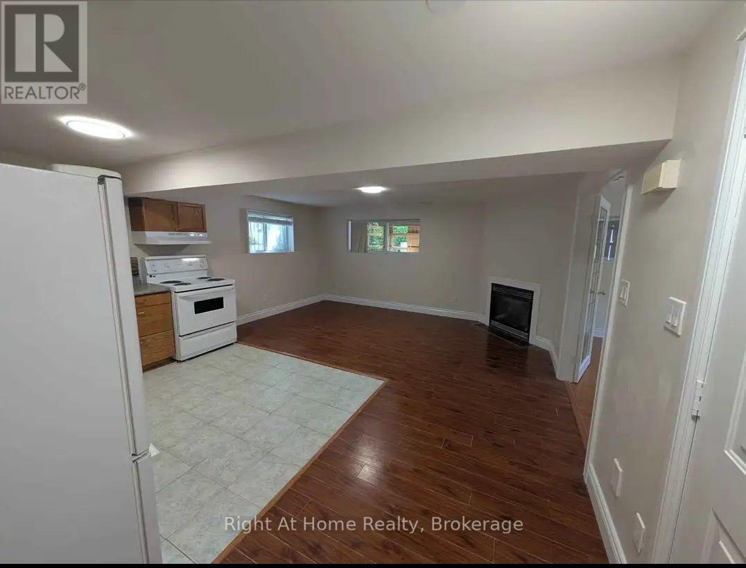 B - 40 Prospect Street, Clarington, Ontario  L1H 1C7 - Photo 3 - E13504110