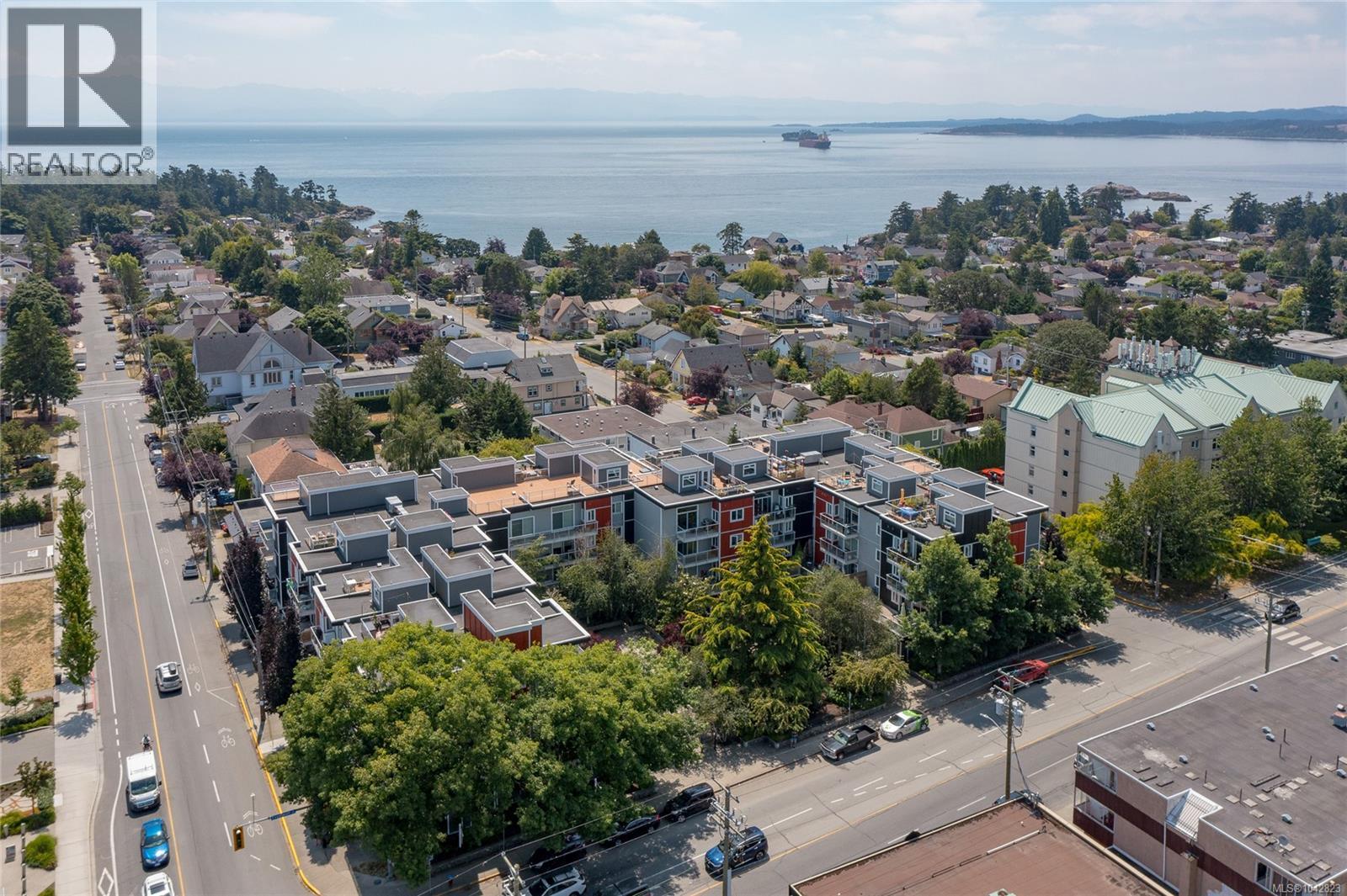 320 1315 Esquimalt Rd