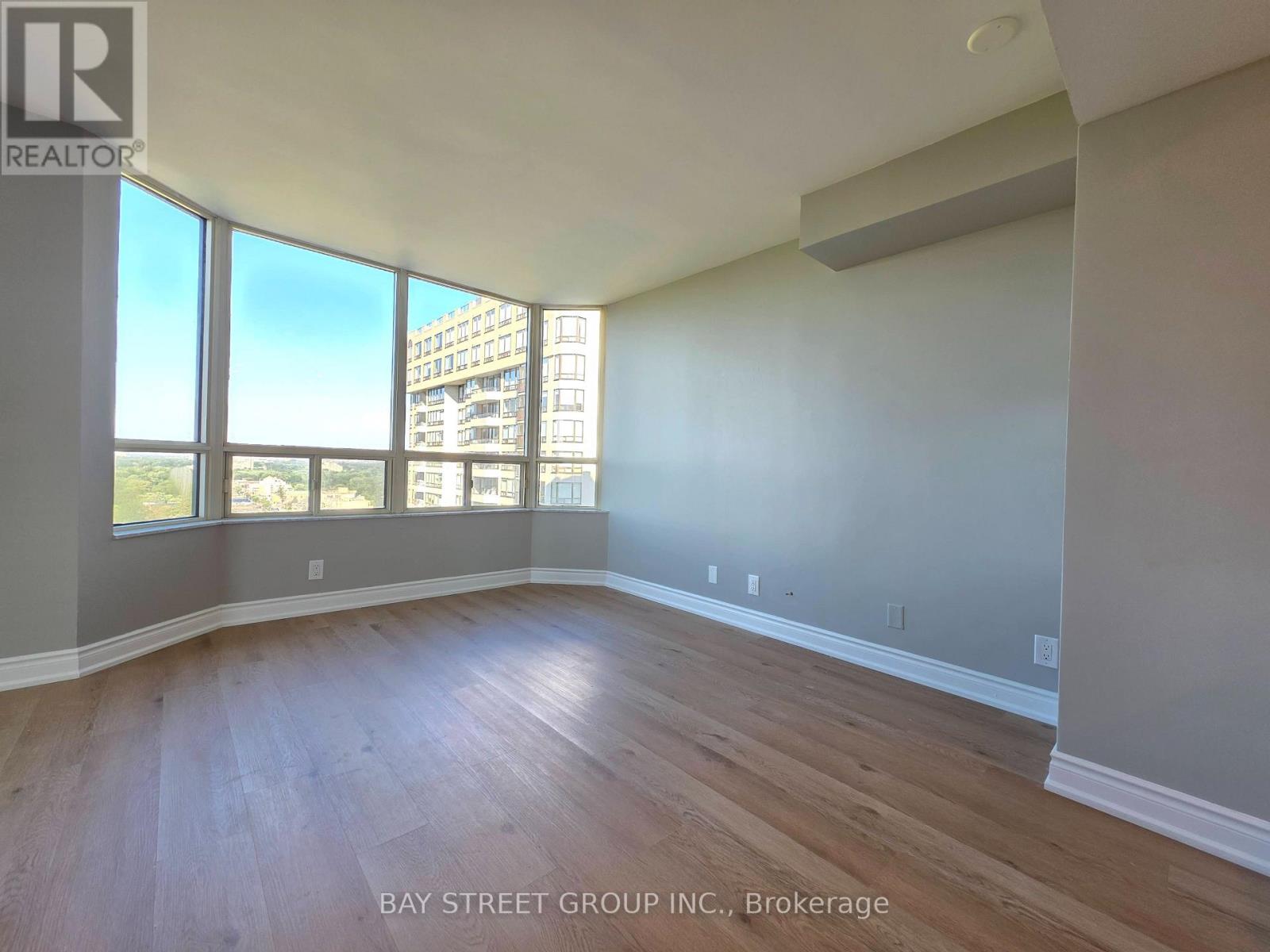 2011 - 1 Aberfoyle Crescent, Toronto, Ontario M8X 2X8 - Photo 12 - W13581260