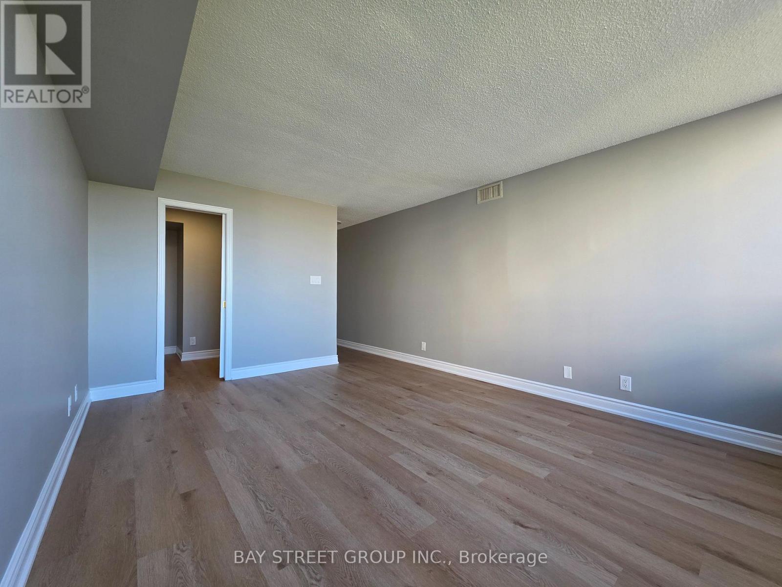2011 - 1 Aberfoyle Crescent, Toronto, Ontario M8X 2X8 - Photo 15 - W13581260