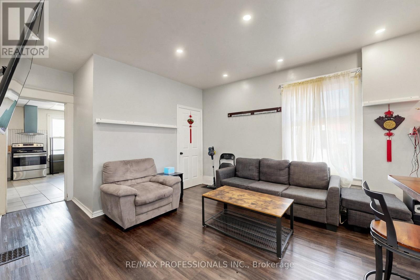 2 Muir Avenue, Toronto, Ontario  M6H 1E8 - Photo 5 - C13432470