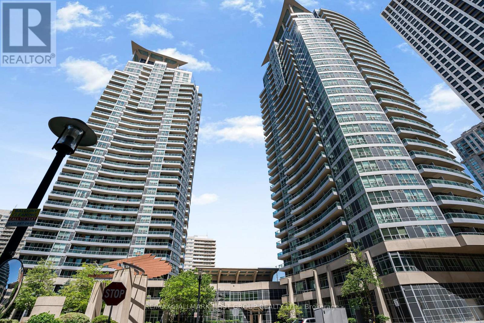 305 - 33 Elm Drive W, Mississauga, Ontario  L5B 4M2 - Photo 2 - W13581278