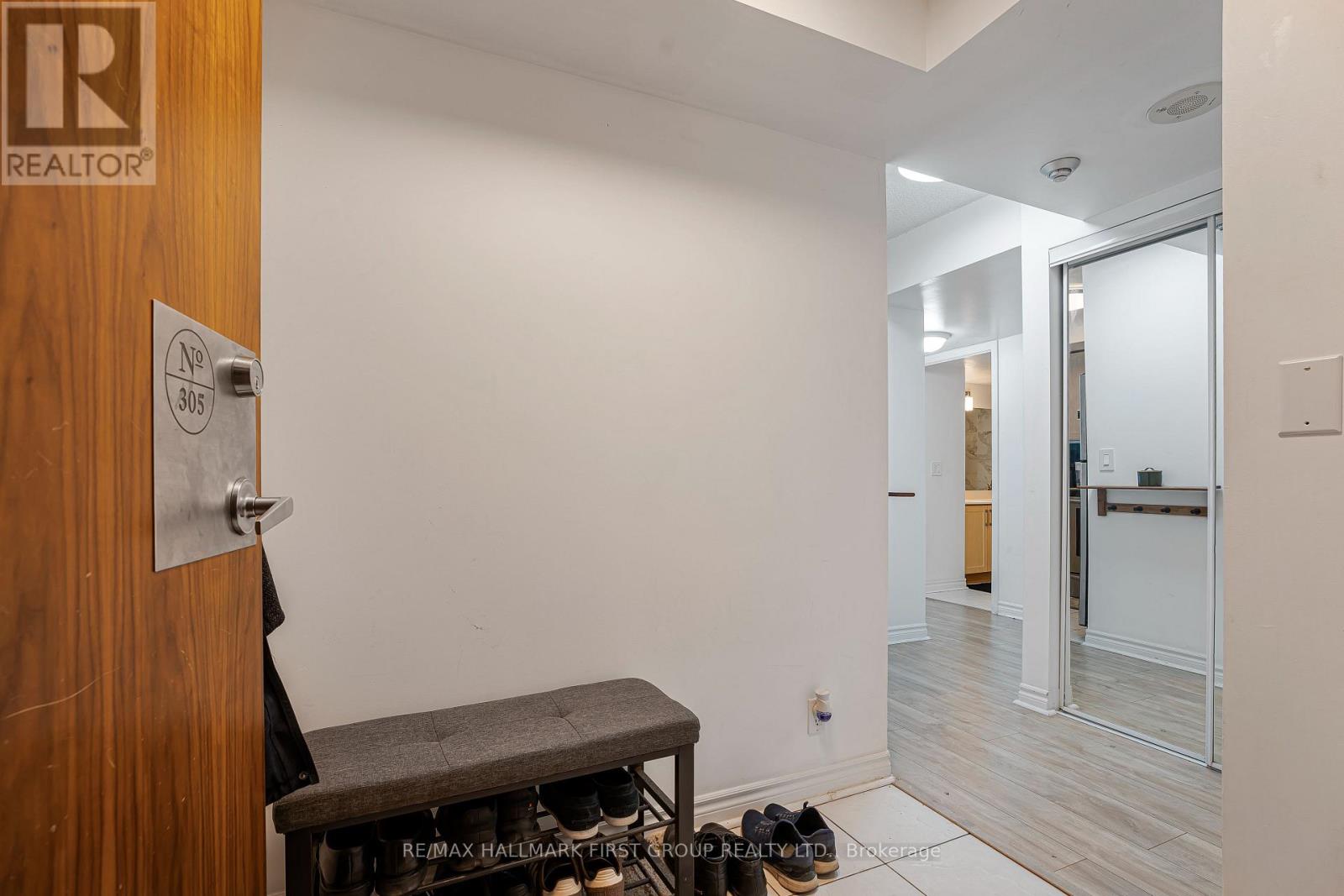 305 - 33 Elm Drive W, Mississauga, Ontario  L5B 4M2 - Photo 3 - W13581278
