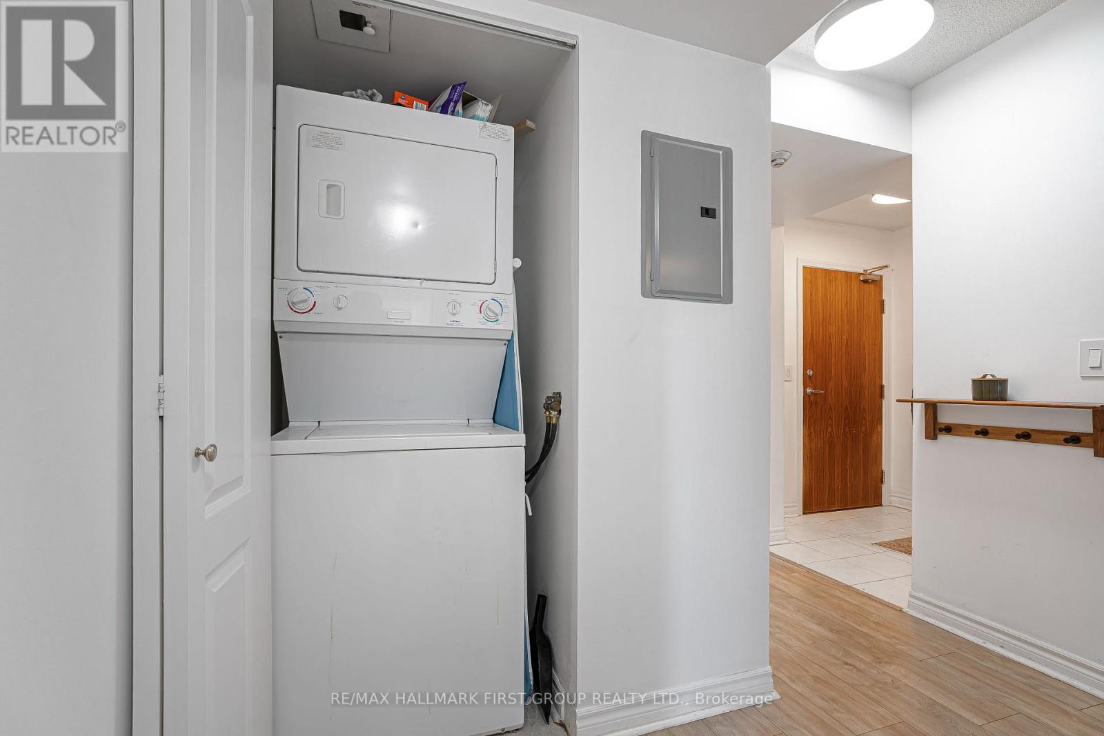 305 - 33 Elm Drive W, Mississauga, Ontario  L5B 4M2 - Photo 5 - W13581278