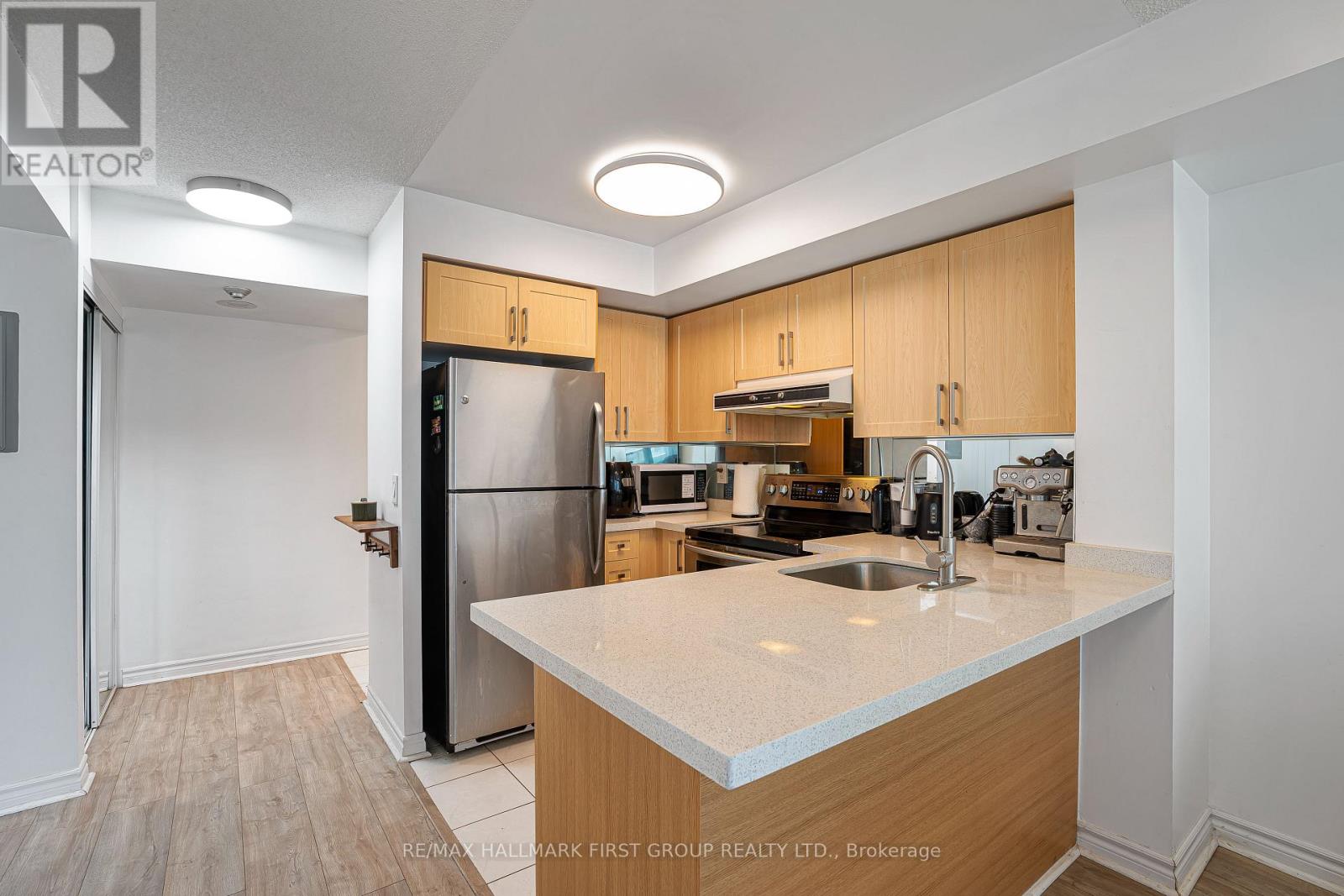 305 - 33 Elm Drive W, Mississauga, Ontario  L5B 4M2 - Photo 7 - W13581278