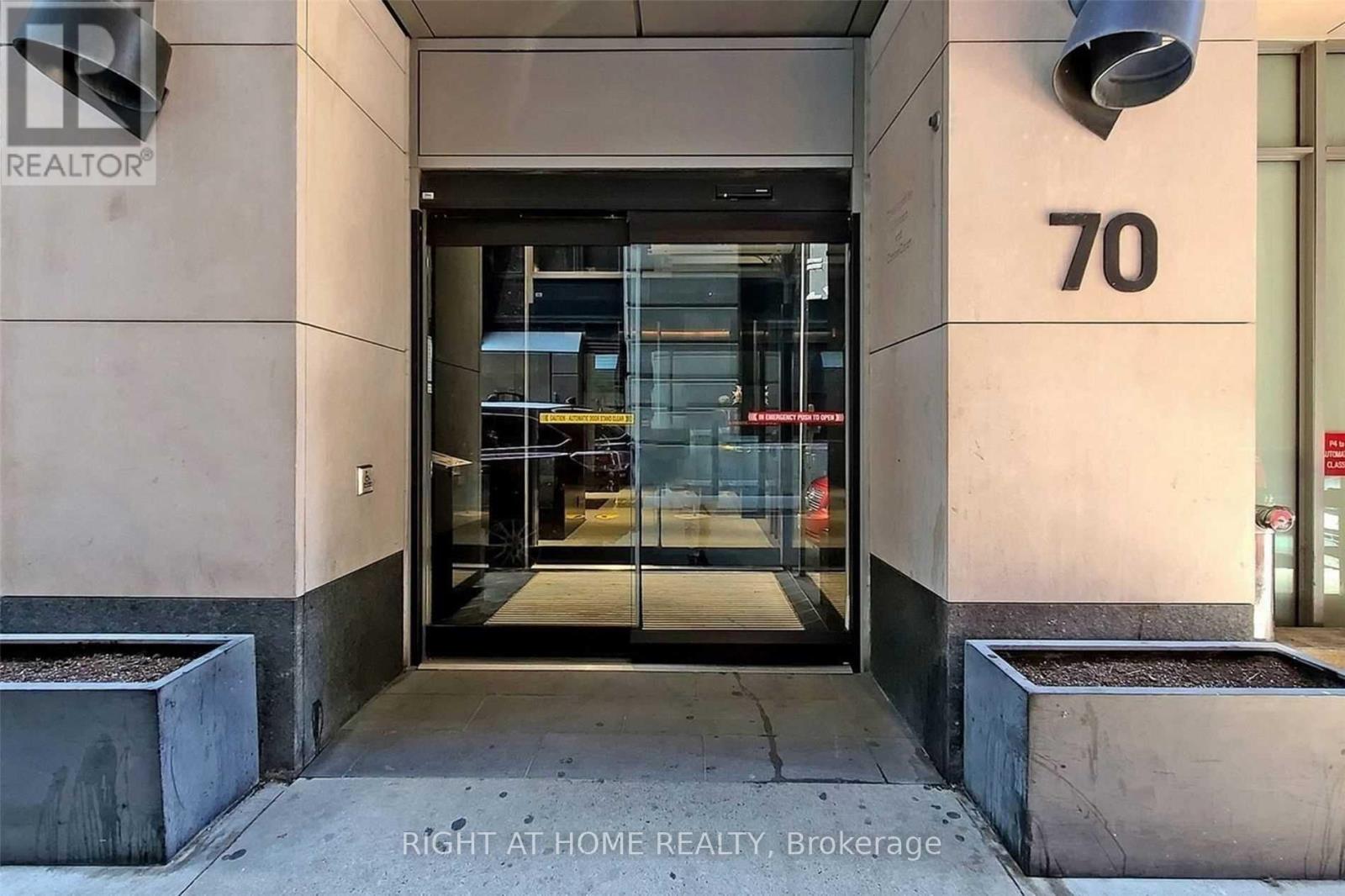 1207 - 70 Temperance Street, Toronto (Bay Street Corridor), Ontario  M5H 0B1 - Photo 2 - C13581320