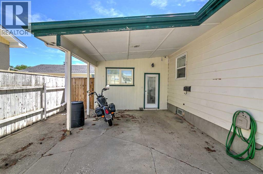 1714 15 Avenue N, Lethbridge, Alberta  T1H 1W6 - Photo 2 - A2328932