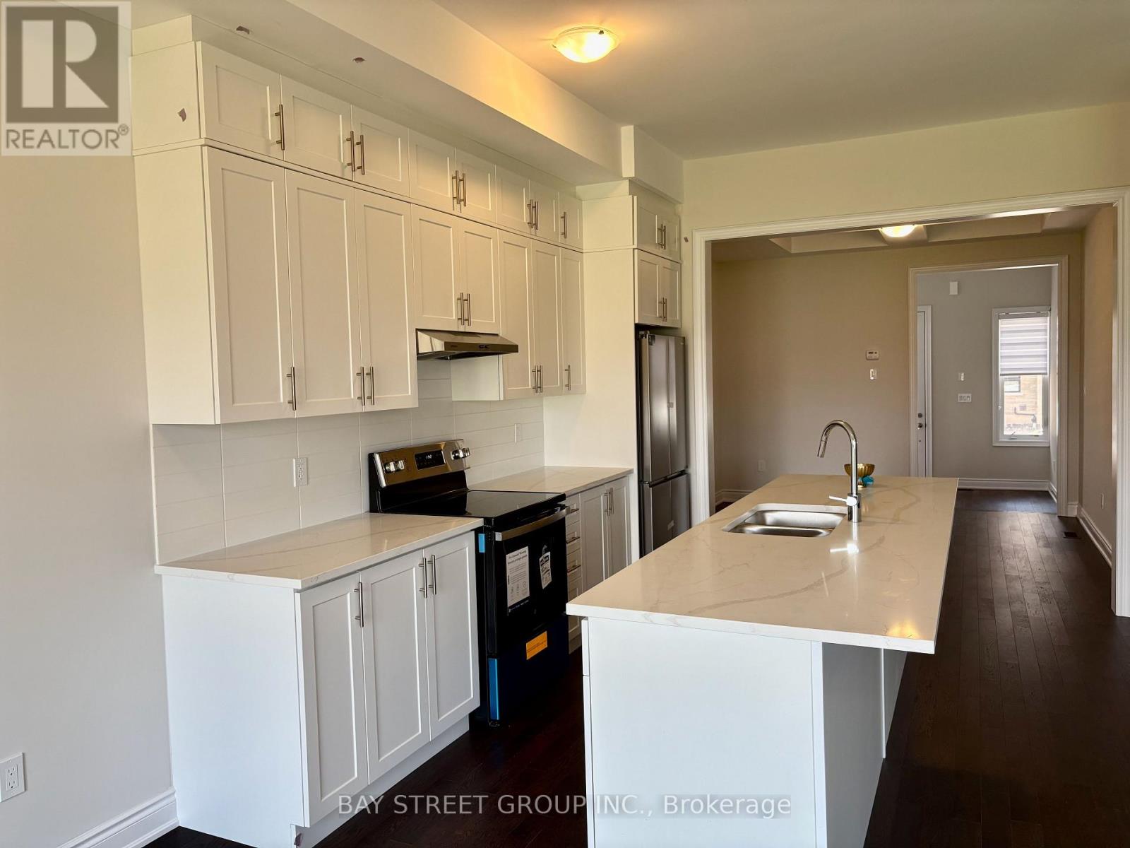 3085 Perkins Way, Oakville, Ontario L6H 7Z5 - Photo 3 - W13581344