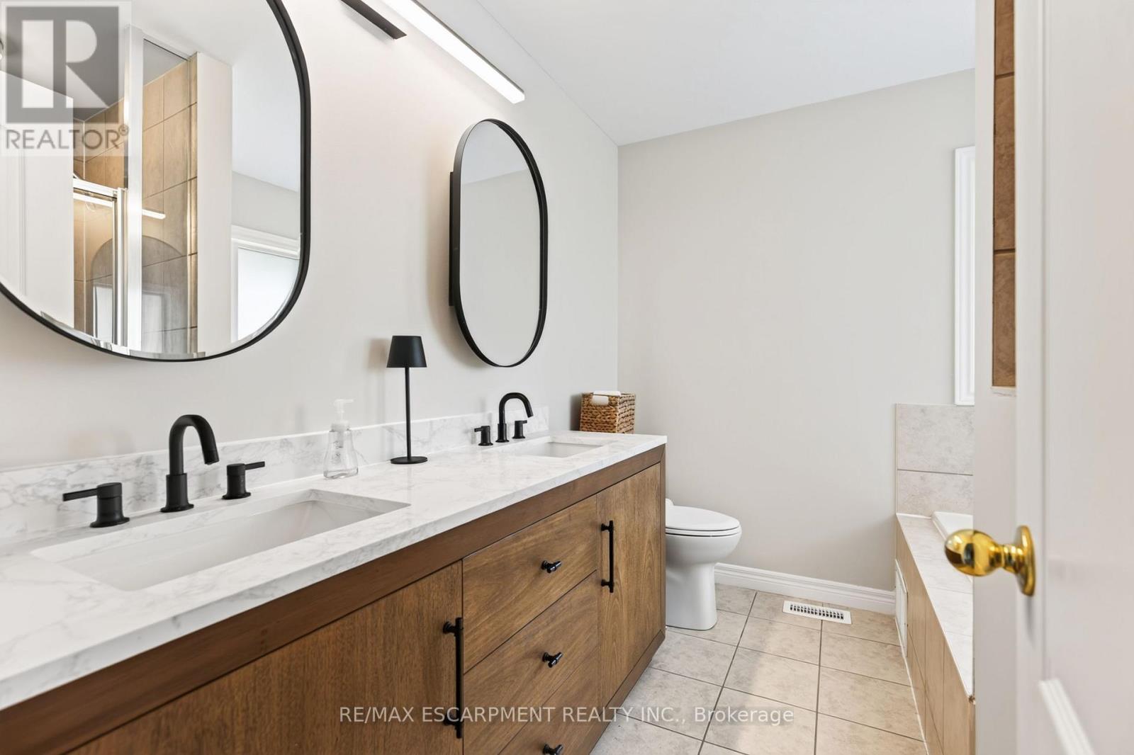 16 Watercliff Place, Hamilton, Ontario L8E 6E5 - Photo 32 - X13581356