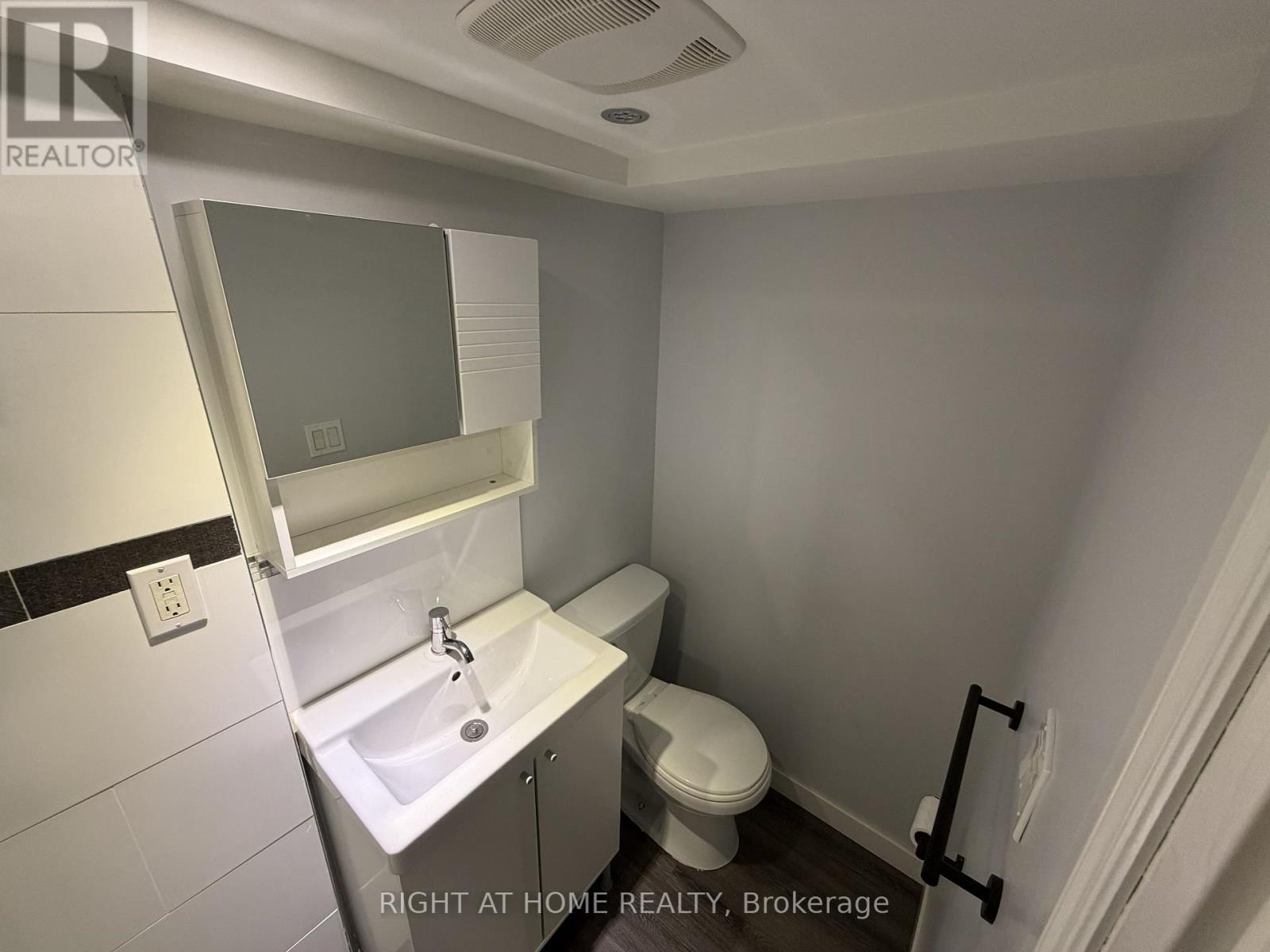 Bsmt. - 2238 Delkus Crescent, Mississauga, Ontario L5A 1K7 - Photo 11 - W13581364