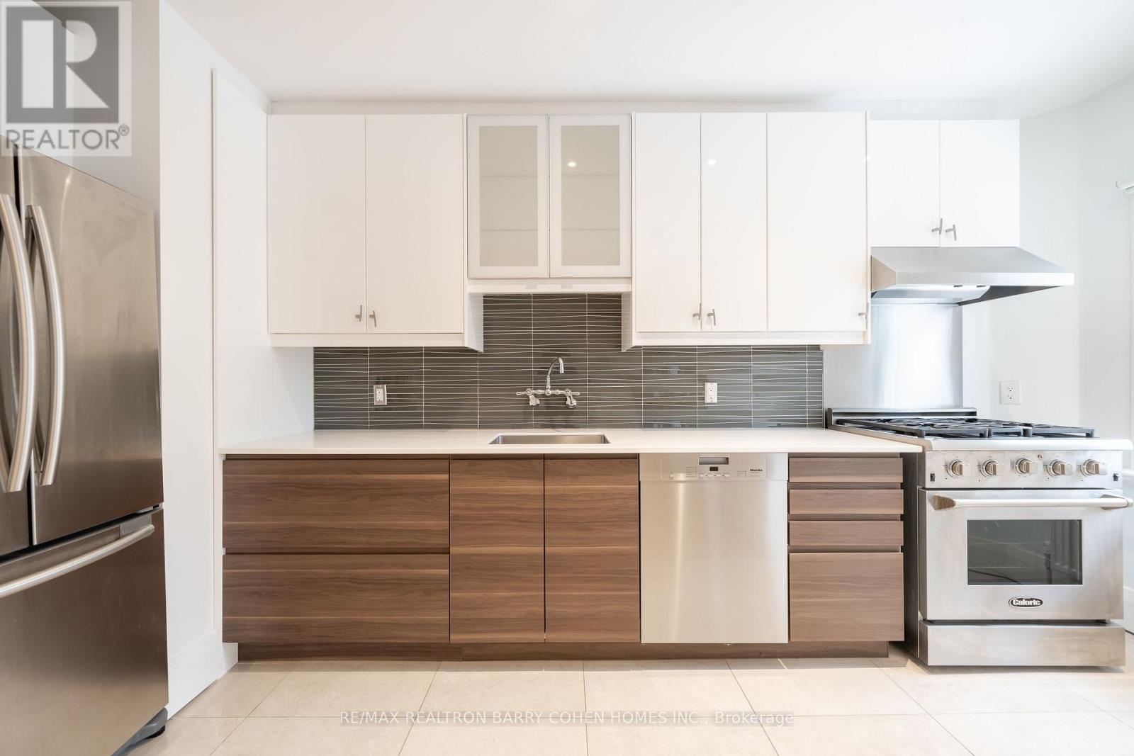 Main - 107 Chatsworth Drive, Toronto, Ontario  M4R 1R8 - Photo 3 - C13581378
