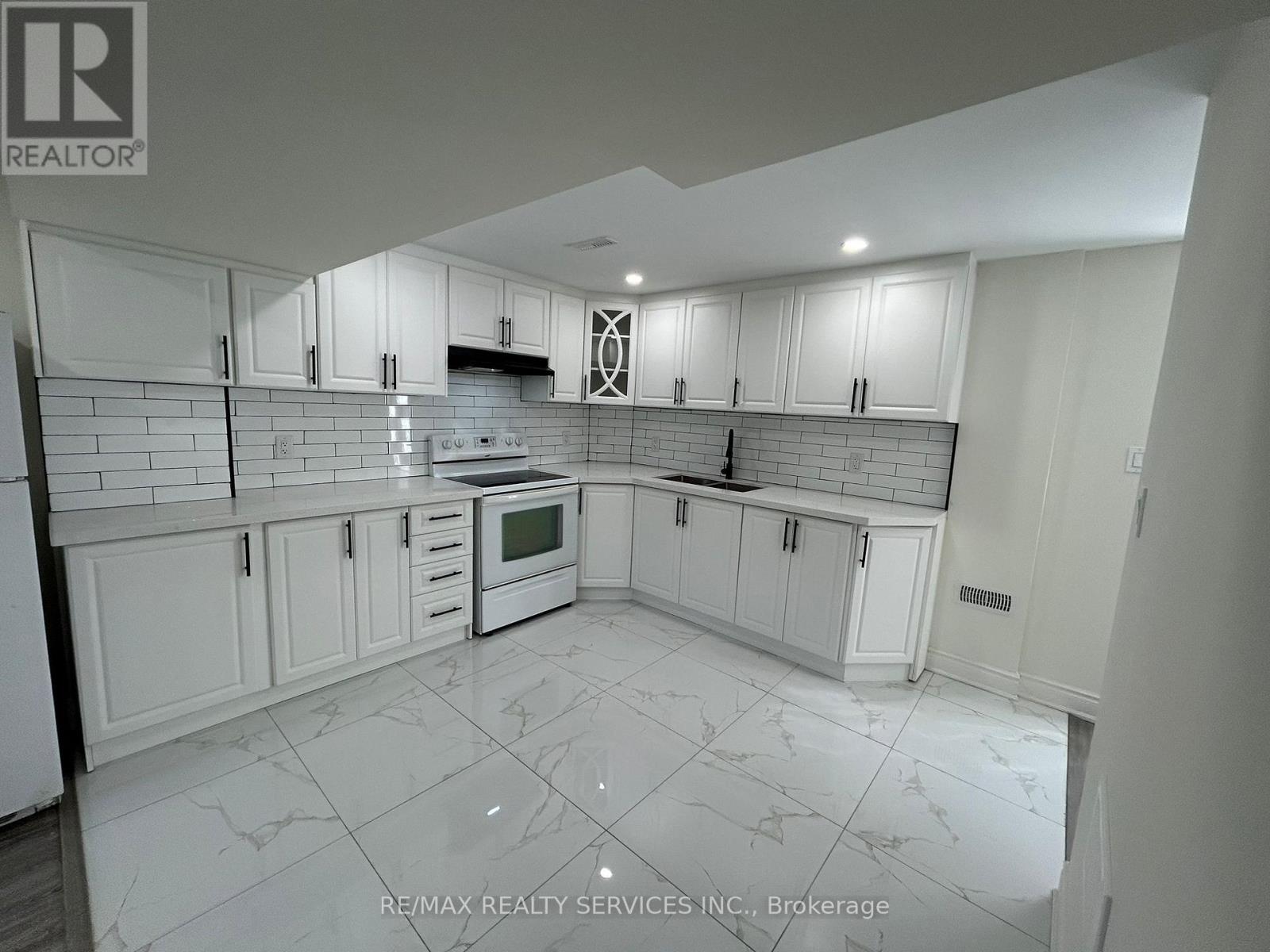 Bsmt - 98 Nuffield Street, Brampton, Ontario L6S 5T5 - Photo 3 - W13516614