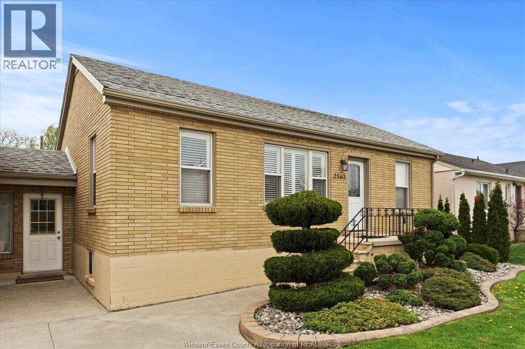2563 Meldrum, Windsor, Ontario N8W 4E9 - Photo 2 - 26015441