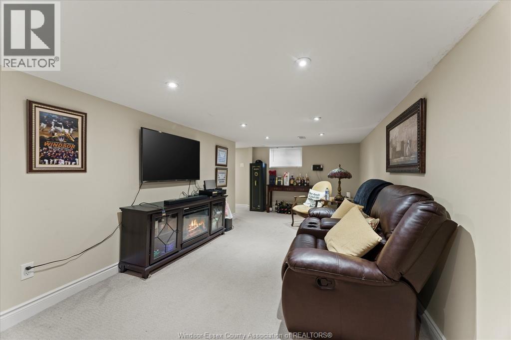 2563 Meldrum, Windsor, Ontario N8W 4E9 - Photo 19 - 26015441