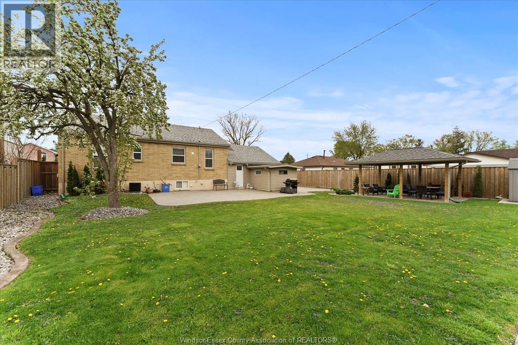 2563 Meldrum, Windsor, Ontario N8W 4E9 - Photo 35 - 26015441