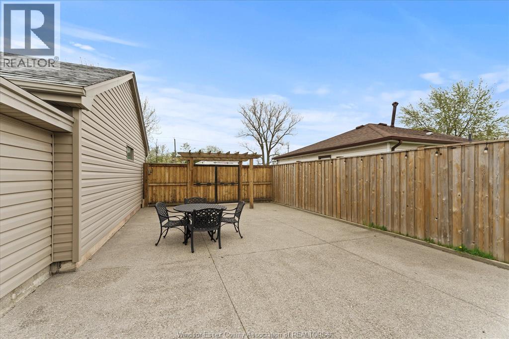 2563 Meldrum, Windsor, Ontario N8W 4E9 - Photo 29 - 26015441