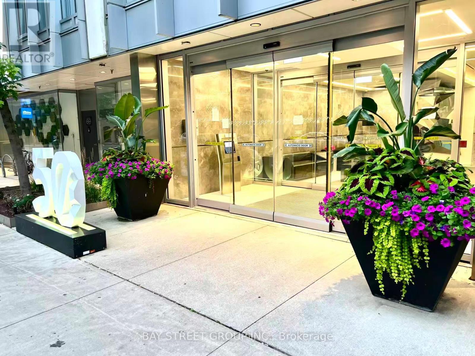 906 - 50 MCCAUL STREET, Toronto, Ontario