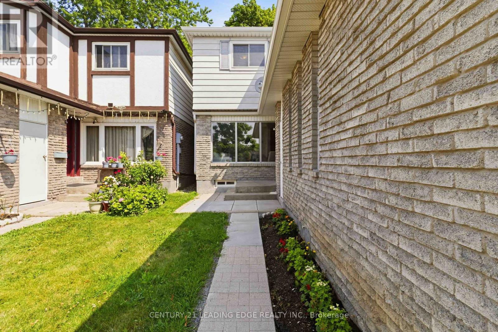 27 Coach Liteway, Toronto, Ontario M2R 3J8 - Photo 4 - C13581434