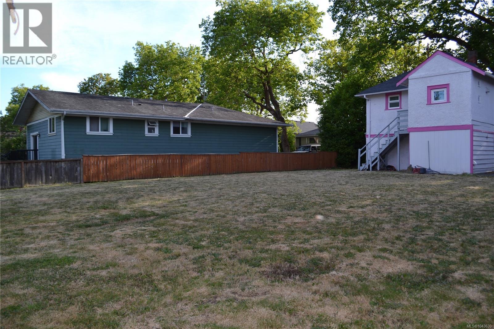 2857 Shelbourne St, Victoria, British Columbia V8N 6K4 - Photo 4 - 1043630