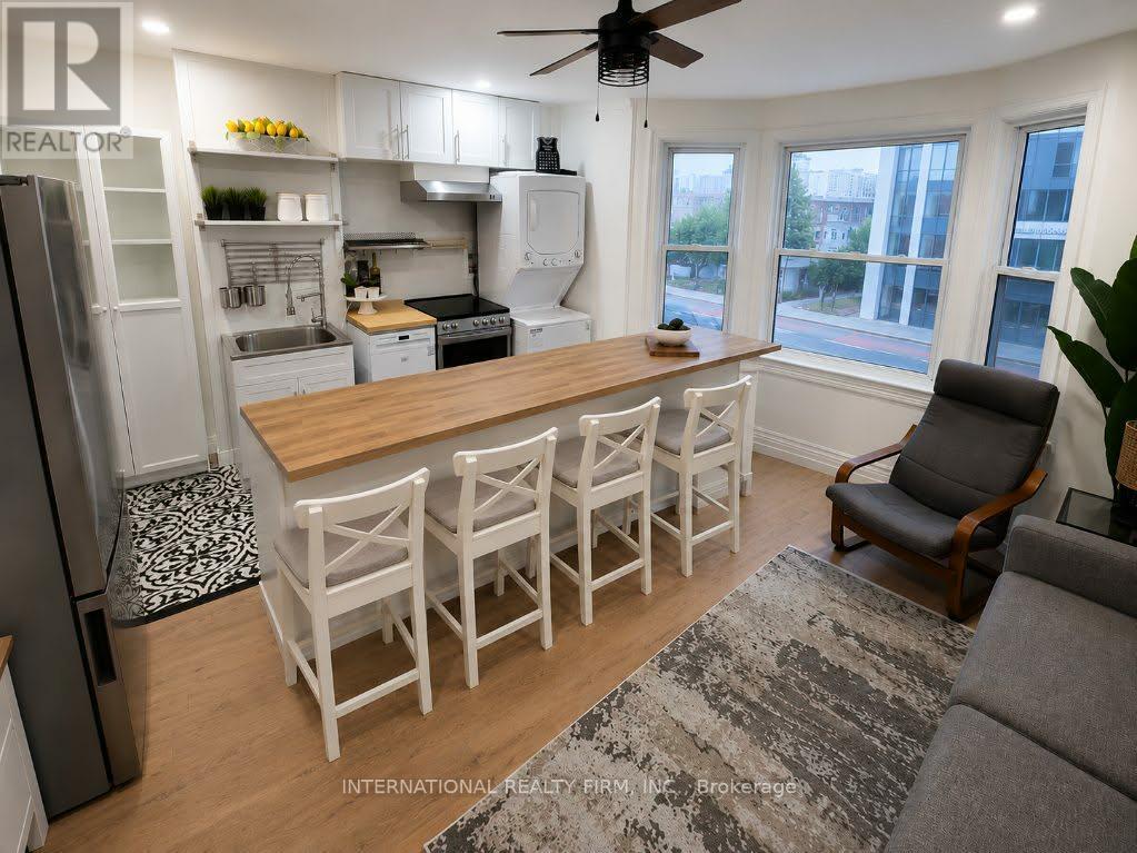 Upper - 793 Dufferin Street, Toronto, Ontario M6H 3K8 - Photo 11 - C13581456