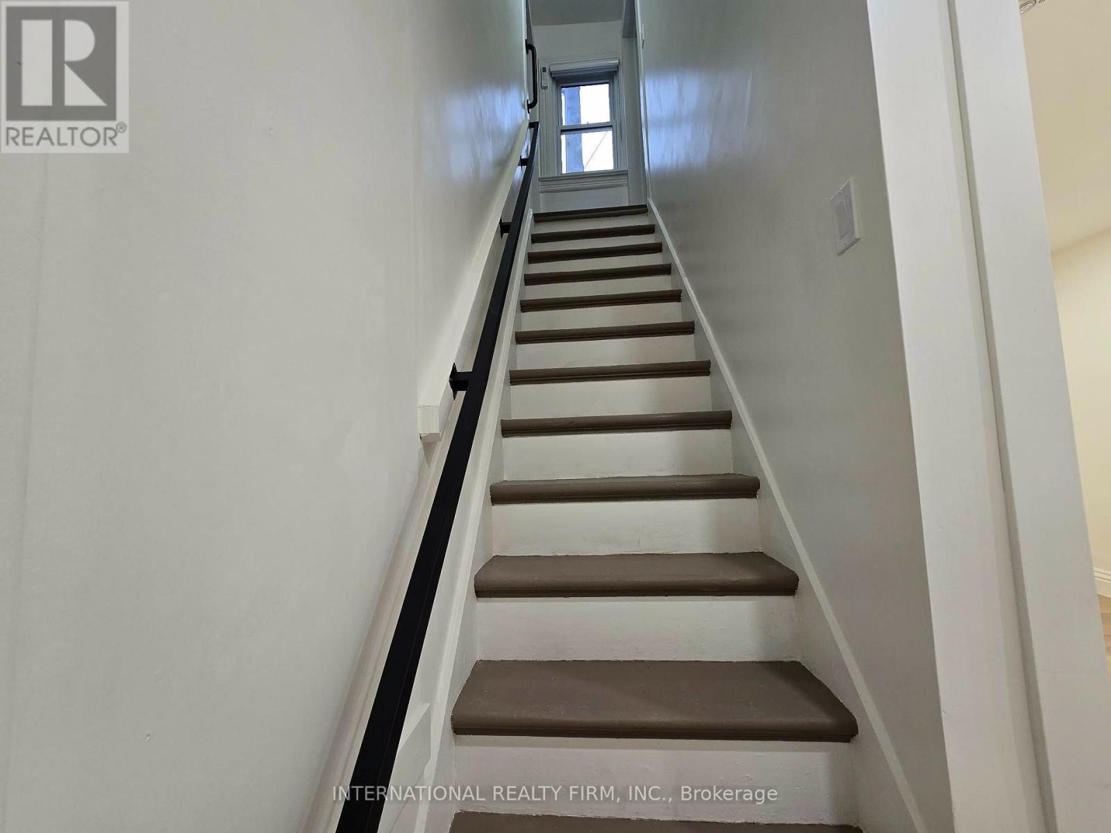 Upper - 793 Dufferin Street, Toronto, Ontario M6H 3K8 - Photo 12 - C13581456
