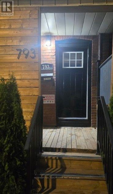 Upper - 793 Dufferin Street, Toronto, Ontario M6H 3K8 - Photo 2 - C13581456