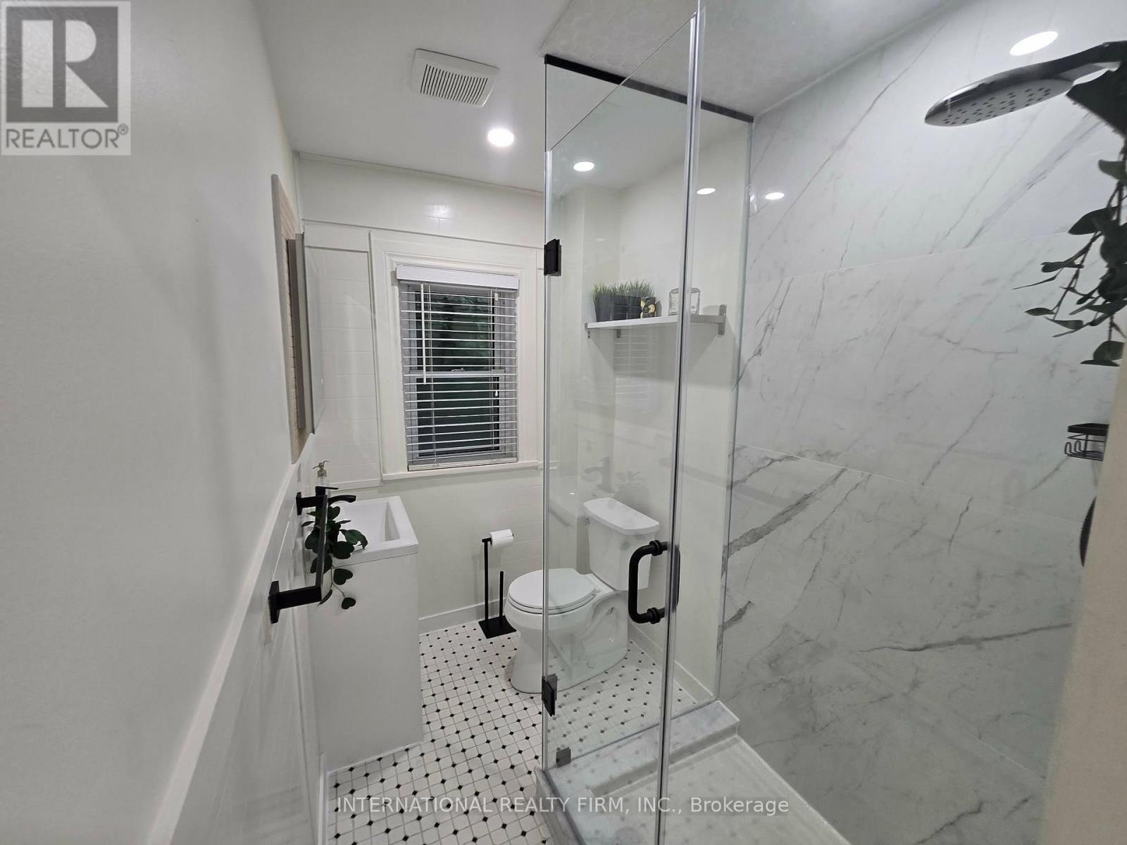 Upper - 793 Dufferin Street, Toronto, Ontario M6H 3K8 - Photo 6 - C13581456