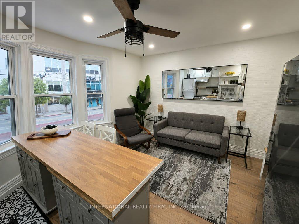 Upper - 793 Dufferin Street, Toronto, Ontario M6H 3K8 - Photo 7 - C13581456