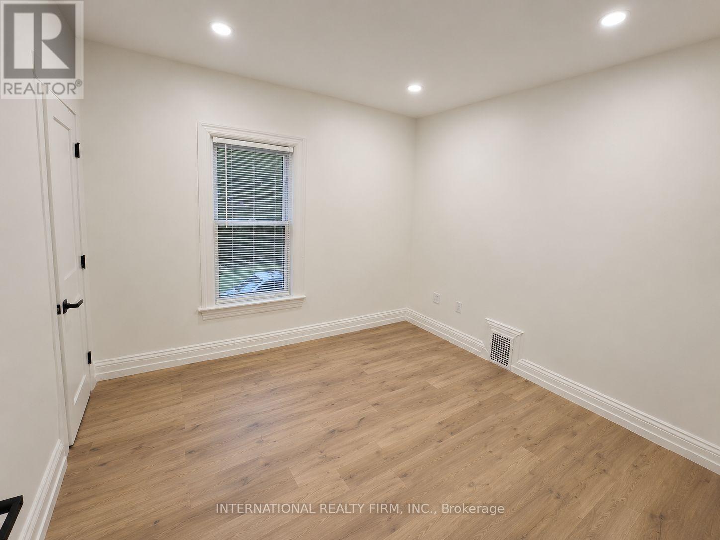 Upper - 793 Dufferin Street, Toronto, Ontario M6H 3K8 - Photo 9 - C13581456