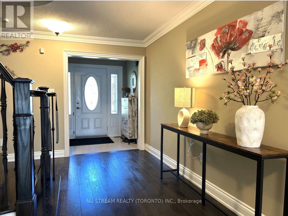31 Ashfield Drive, Richmond Hill, Ontario L4E 2L6 - Photo 2 - N13581482