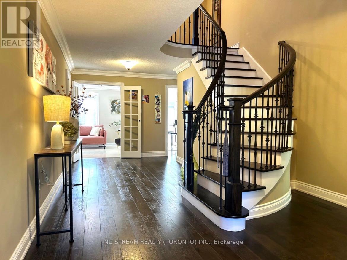 31 Ashfield Drive, Richmond Hill, Ontario L4E 2L6 - Photo 4 - N13581482