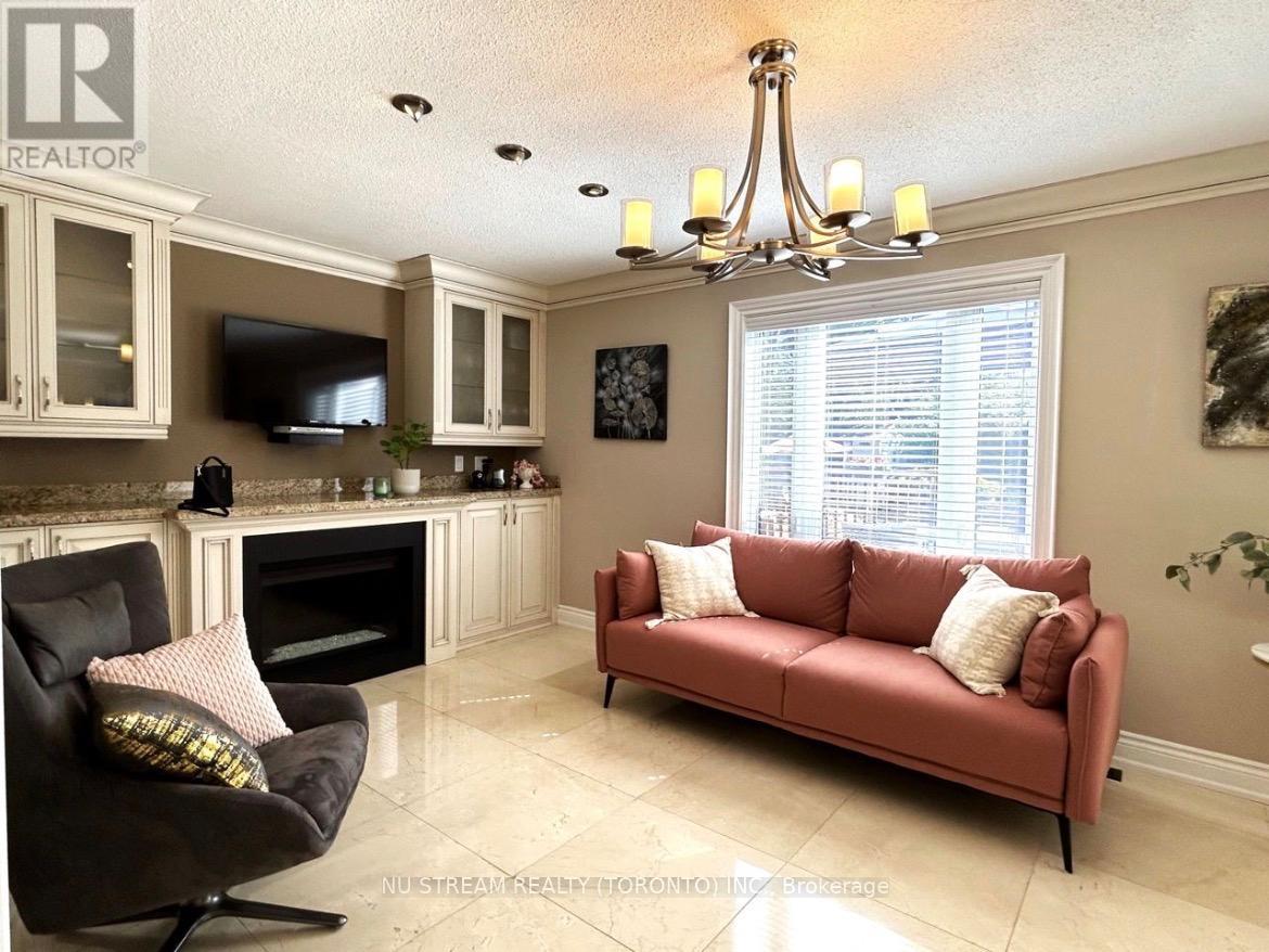 31 Ashfield Drive, Richmond Hill, Ontario L4E 2L6 - Photo 8 - N13581482