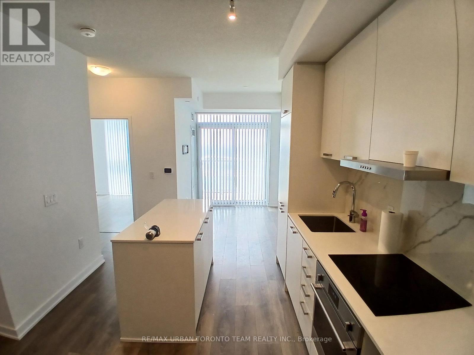 1805 - 38 Honeycrisp Crescent, Vaughan, Ontario  L4K 0M7 - Photo 2 - N13581554