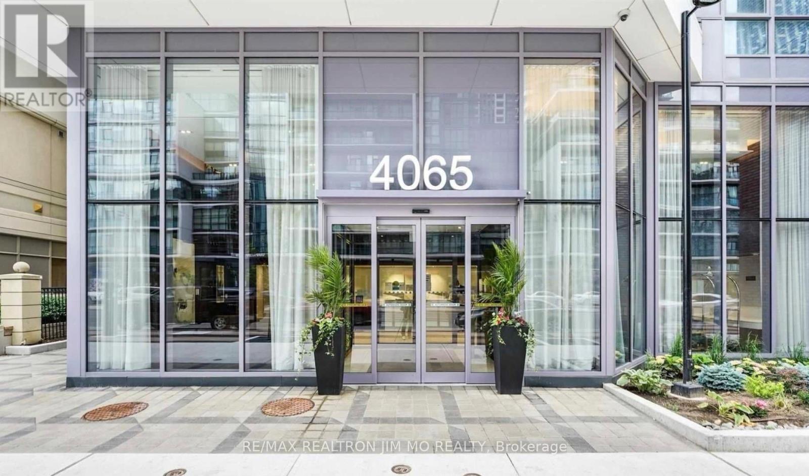 1204 - 4065 Confederation Parkway, Mississauga, Ontario  L5B 0L4 - Photo 2 - W13581552