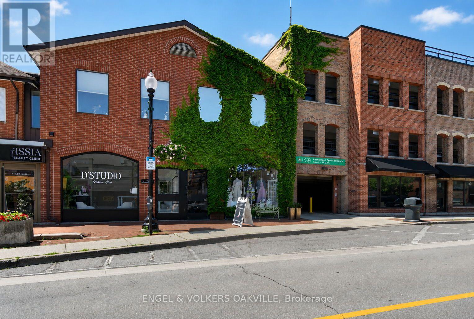 106 REYNOLDS STREET, Oakville, Ontario