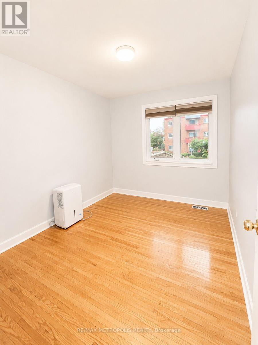 Main - 266 Napier Street, Barrie, Ontario L4M 1X9 - Photo 10 - S13581016