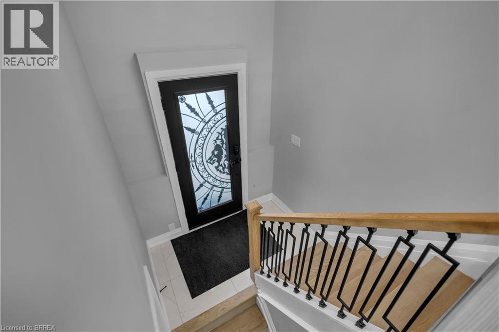 19 Broad Street, Brantford, Ontario  N3R 7E1 - Photo 2 - 40848181