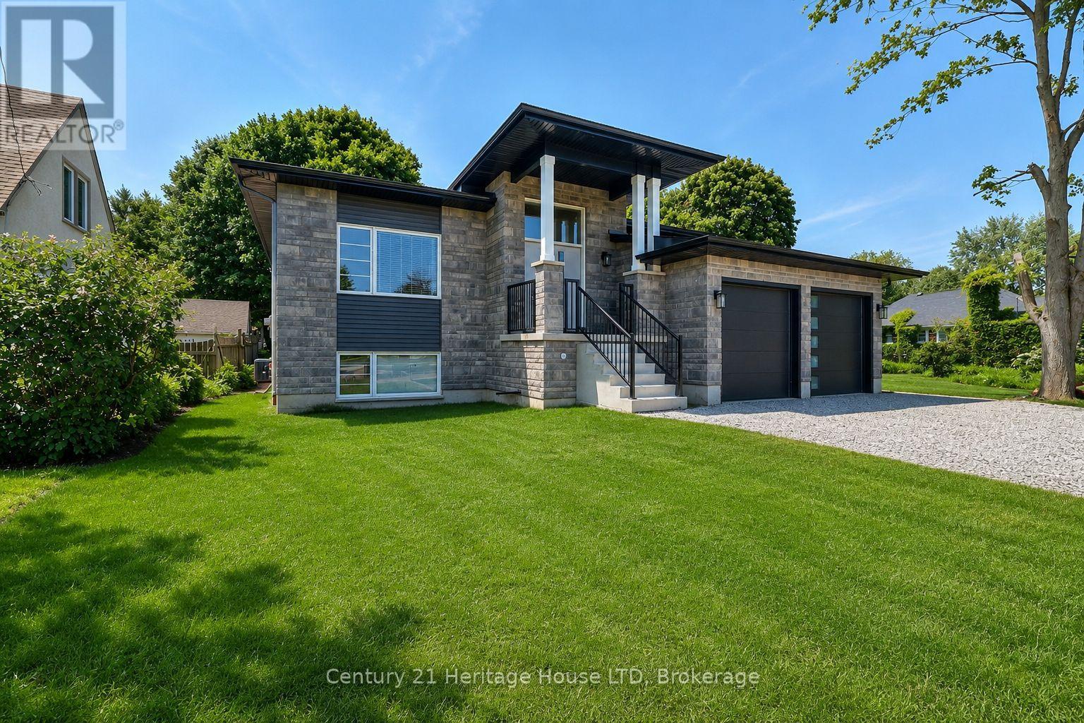 336 SUGARLOAF STREET, Port Colborne (Sugarloaf)