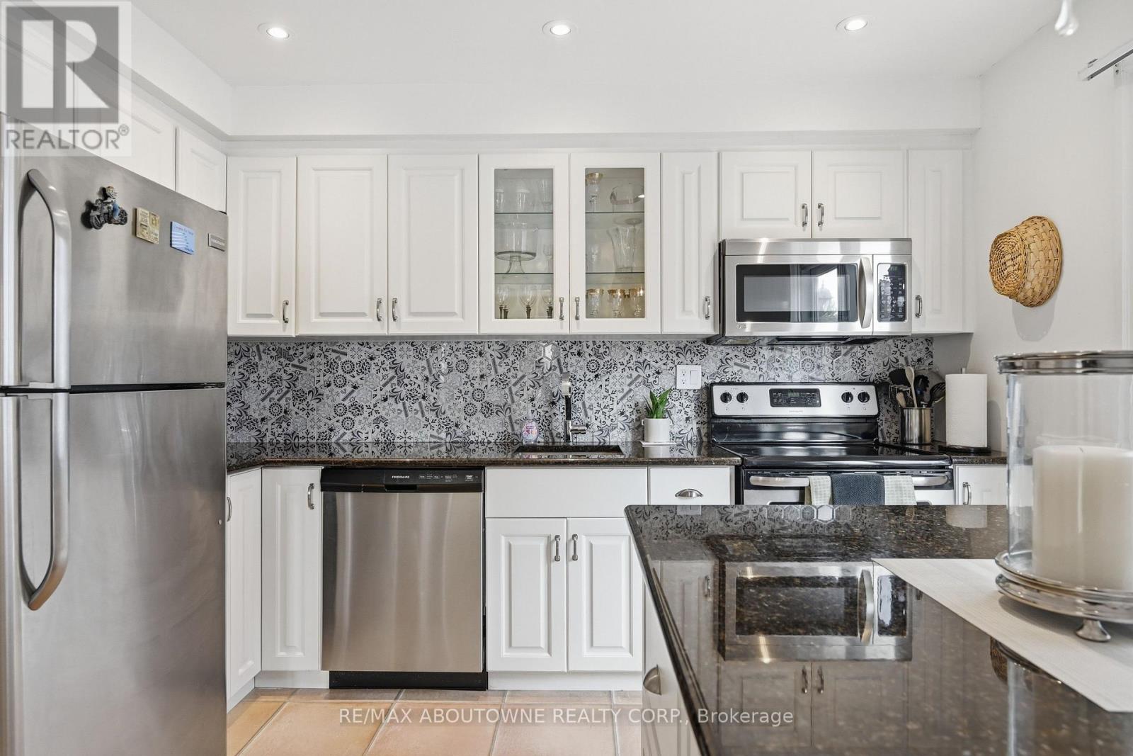 2339 Gillingham Drive, Burlington, Ontario L7P 4G5 - Photo 13 - W13581590