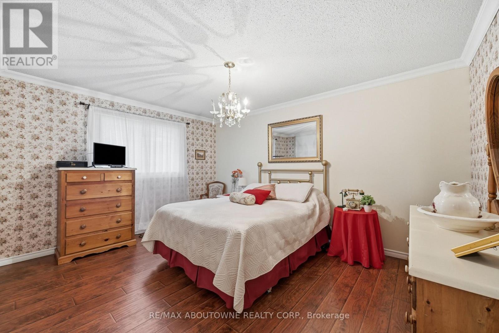 2339 Gillingham Drive, Burlington, Ontario L7P 4G5 - Photo 14 - W13581590
