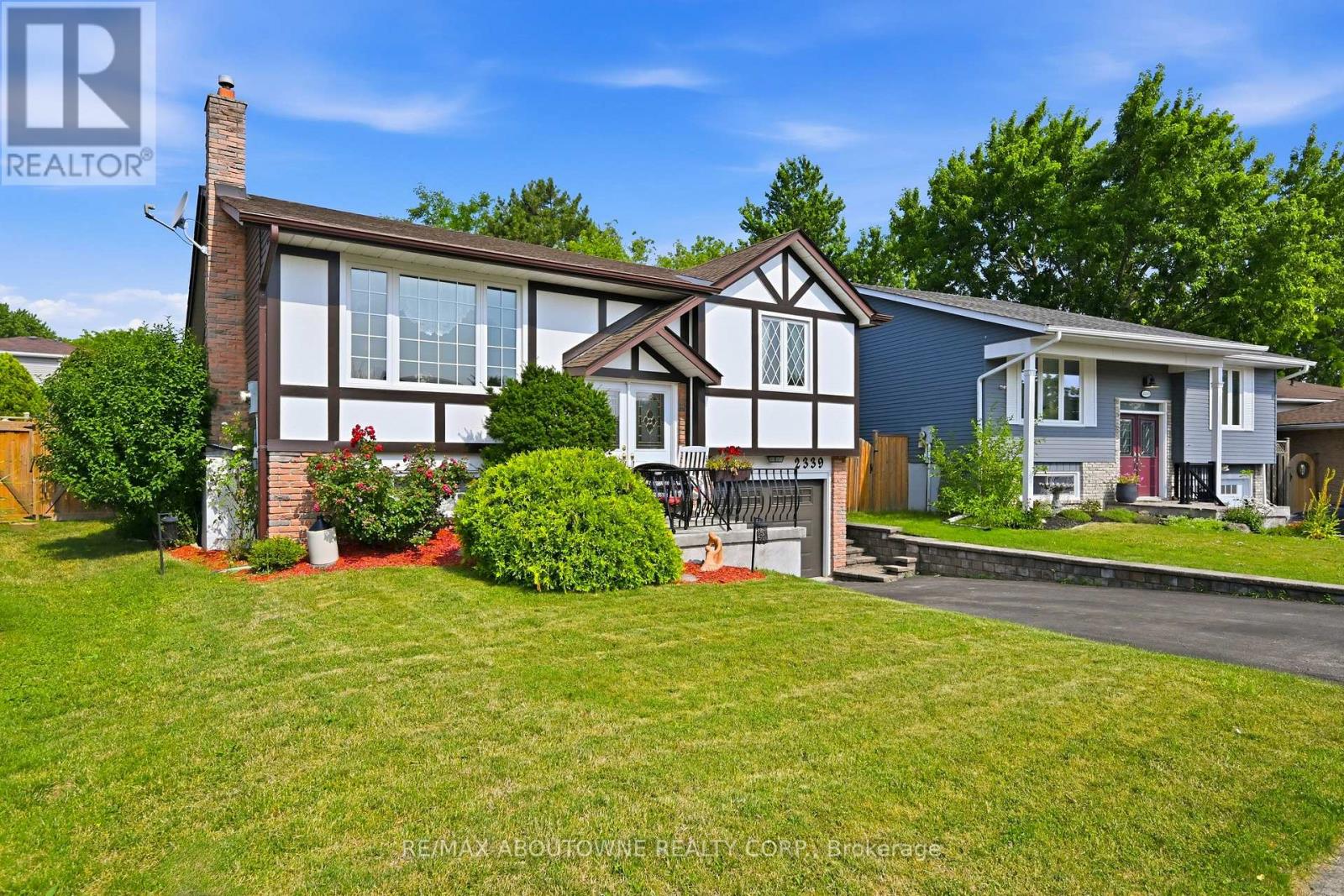 2339 Gillingham Drive, Burlington, Ontario L7P 4G5 - Photo 2 - W13581590