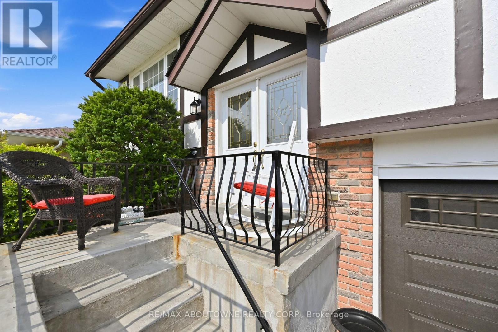 2339 Gillingham Drive, Burlington, Ontario L7P 4G5 - Photo 3 - W13581590